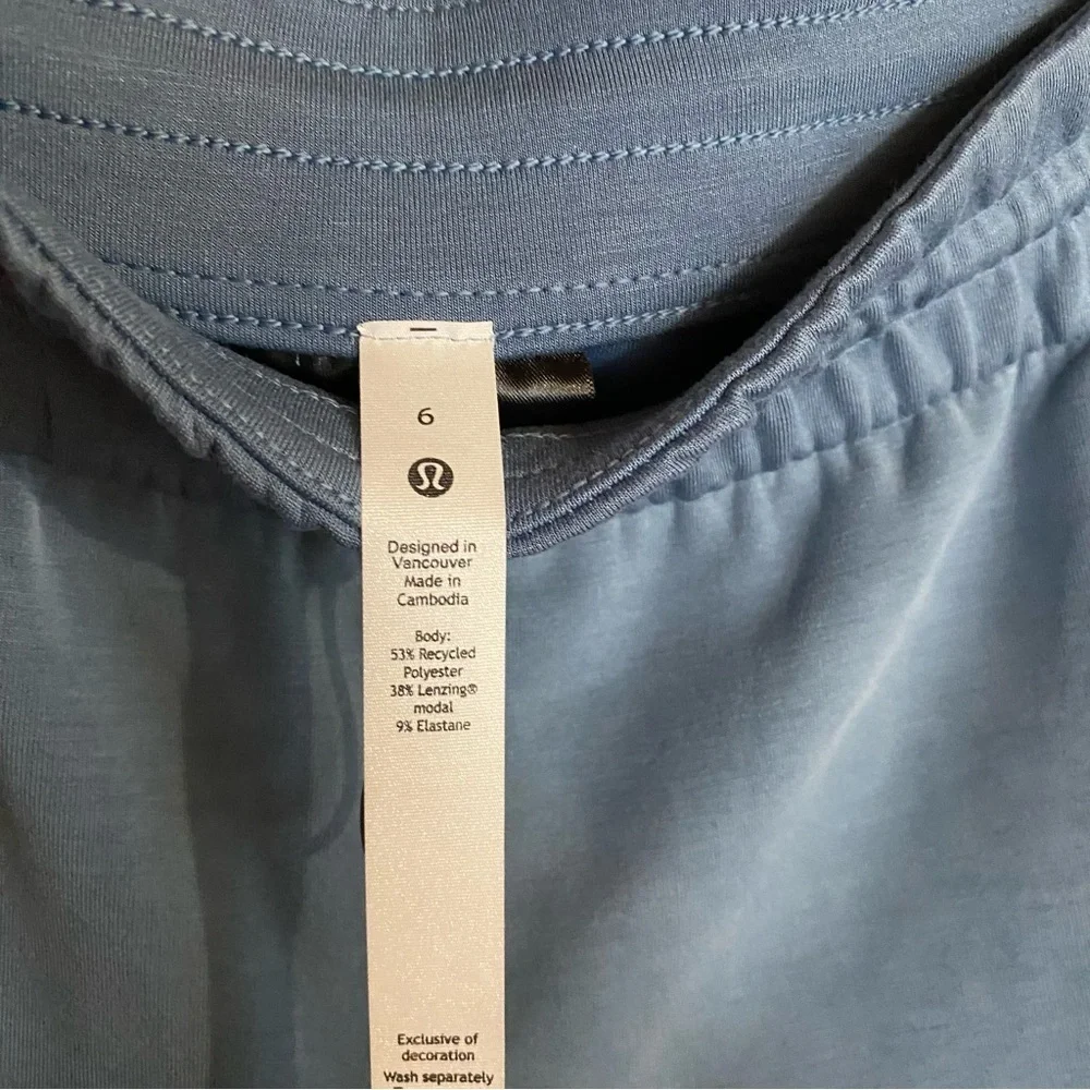 LULULEMON Softstreme HR Straight Leg Crop Utility Blue 52835 Womens size 6